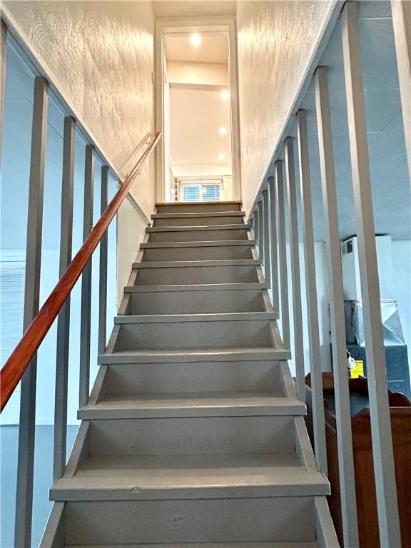 622 Fuhrman Ln, Buffalo Twp But, PA 16229 - view of stairs