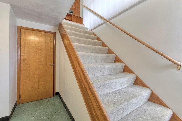 325 N Ben Franklin Rd, White Twp, PA 15701 - photo 4