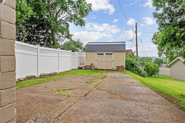 1406 Blossom Hill Rd, Castle Shannon, PA 15234 - fenced backyard with a storage shed