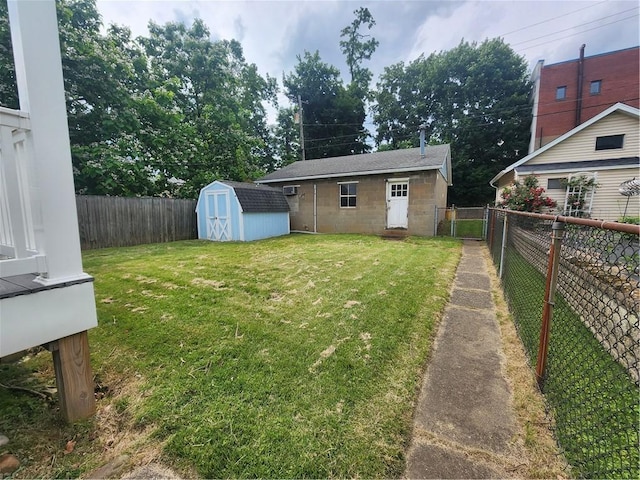 1025 Union Ave, Brackenridge, PA 15014 - fenced backyard with a shed