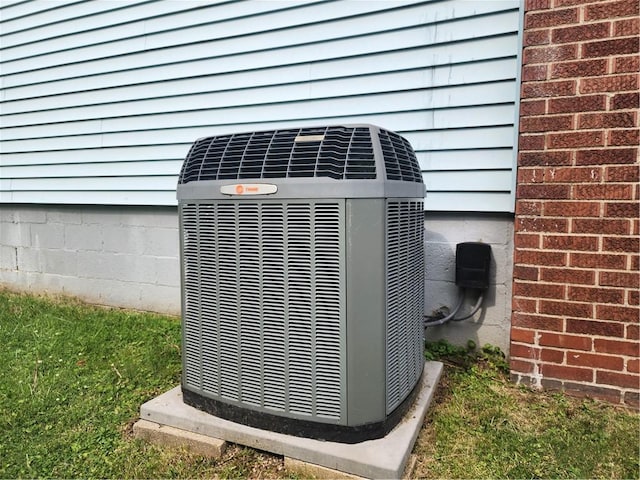 1025 Union Ave, Brackenridge, PA 15014 - exterior view of a central air condition unit