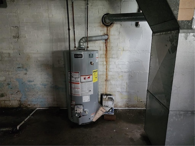 1025 Union Ave, Brackenridge, PA 15014 - utility room featuring gas water heater