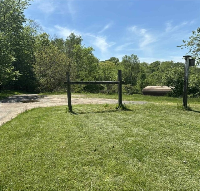 15 Overbrook Ln, Cecil, PA 15057 - view of grassy yard