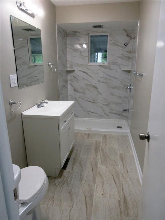 552 Heinz Camp Rd, Perry Twp Law, PA 16051 - full bathroom with vanity and walk in shower