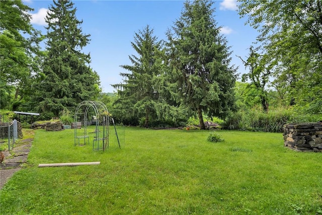 226 Herndon, Elliott, PA 15220 - view of grassy yard