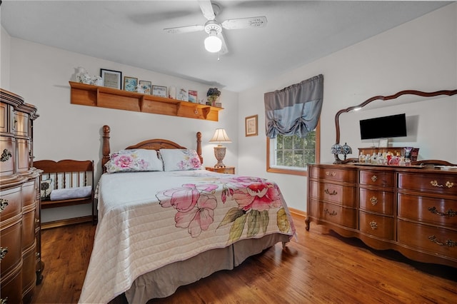 321 Dairy Farm Rd, Allegheny Twp Wml, PA 15068 - bedroom with wood finished floors and a ceiling fan