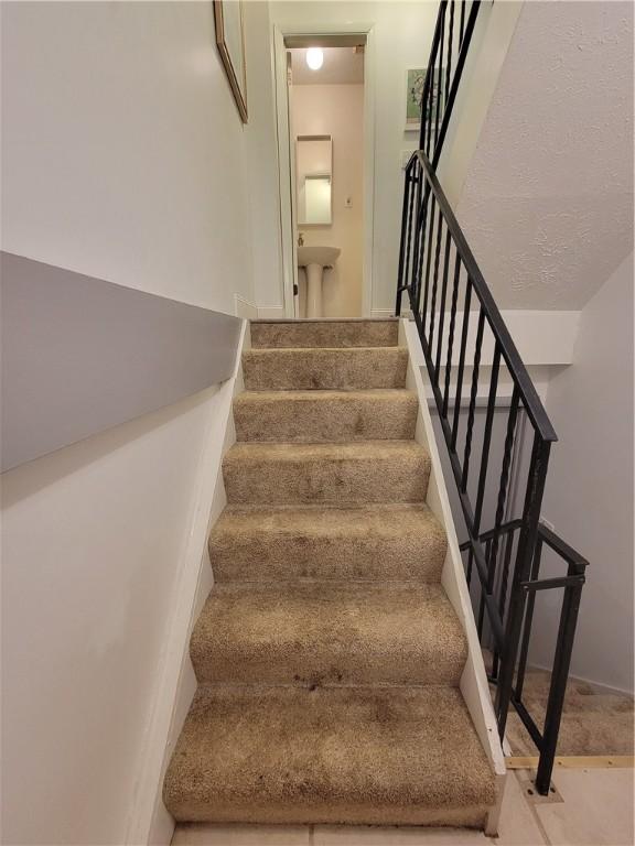 611 Broadhead Ave, Crafton, PA 15205 - view of stairs