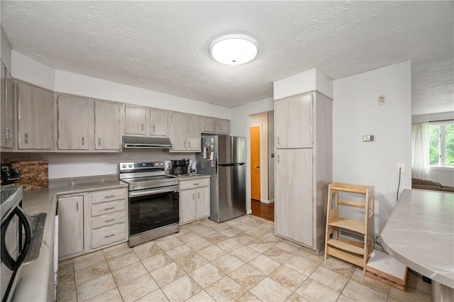 202 Village Ln, New Wilmington Boro, PA 16142 - kitchen featuring stainless steel appliances, under cabinet range hood, a textured ceiling, and washer / dryer