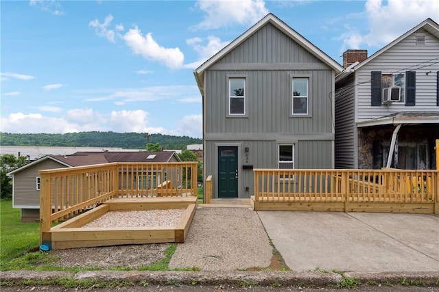 634 Euclid Ave, Canonsburg, PA 15317 - rear view of property with board and batten siding and a wooden deck