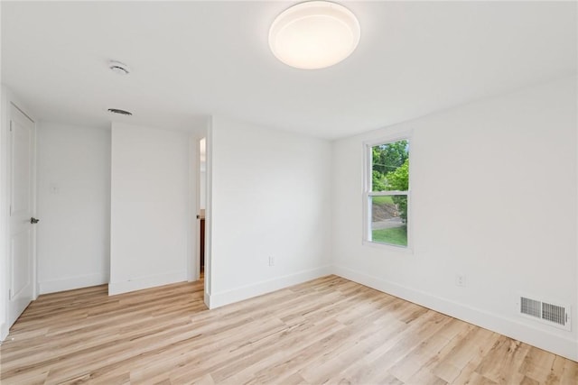 634 Euclid Ave, Canonsburg, PA 15317 - unfurnished room featuring light wood-type flooring and a smoke detector