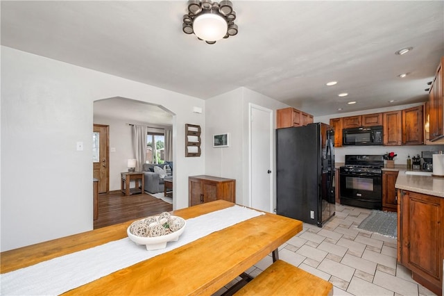 1072 N Ave, Baden, PA 15005 - dining area featuring arched walkways and recessed lighting