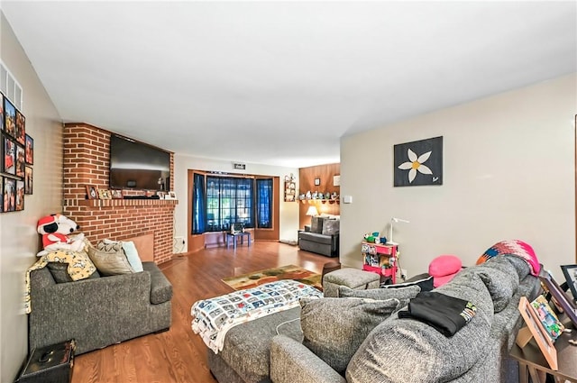 570 S 7th St, Sharpsville, PA 16150 - living area with wood finished floors