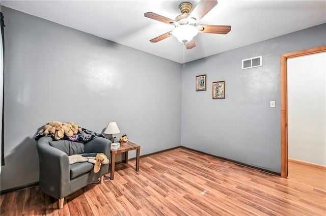 570 S 7th St, Sharpsville, PA 16150 - sitting room with light wood-style floors and ceiling fan