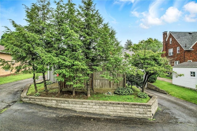 570 S 7th St, Sharpsville, PA 16150 - view of obstructed view of property