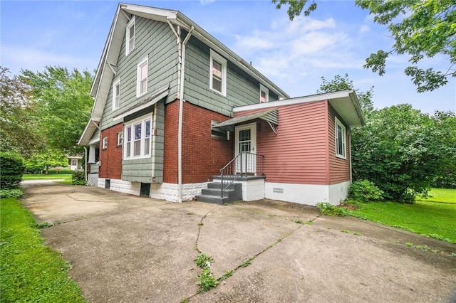 1204 Griswold St, Sharon, PA 16146 - view of front facade featuring an AC wall unit, brick siding, and driveway
