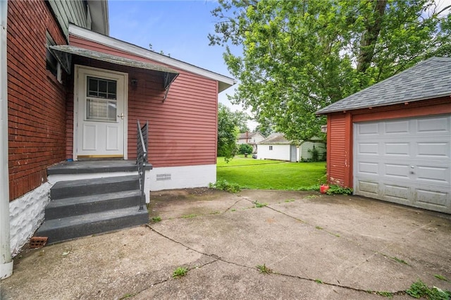 1204 Griswold St, Sharon, PA 16146 - entrance to property featuring a yard, a garage, driveway, and crawl space