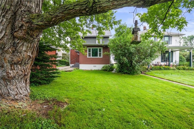 1204 Griswold St, Sharon, PA 16146 - view of front of house with a front lawn and crawl space