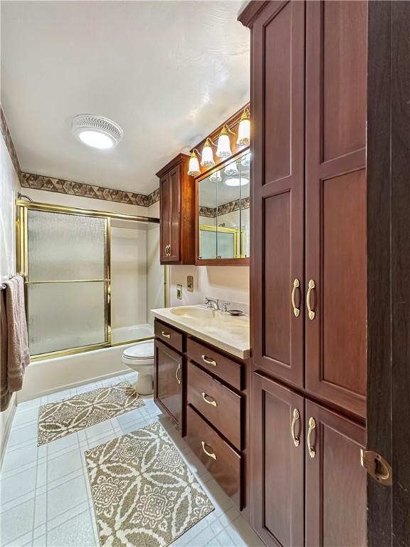 321 Jo Ann Dr, West Mifflin, PA 15122 - full bath with combined bath / shower with glass door and vanity