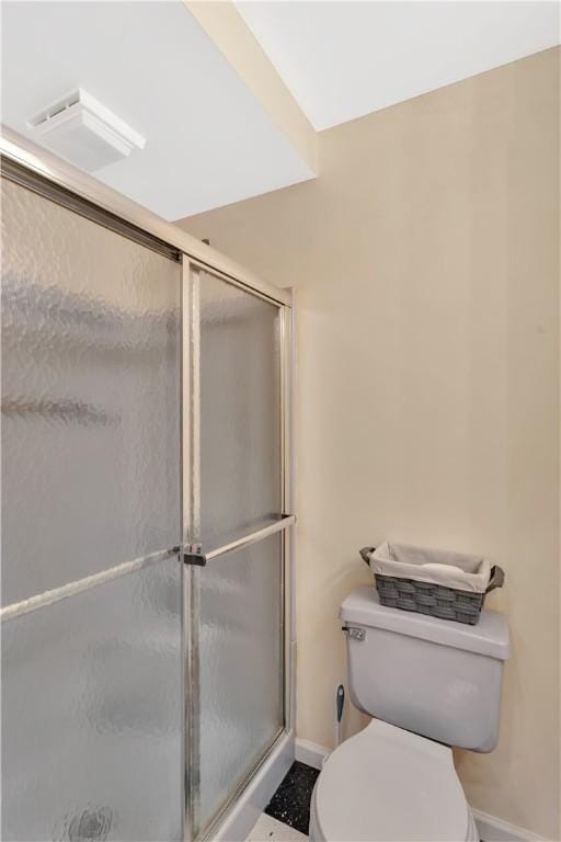 406 Pin Oak Ct, Coraopolis, PA 15108 - full bathroom featuring a shower with shower door