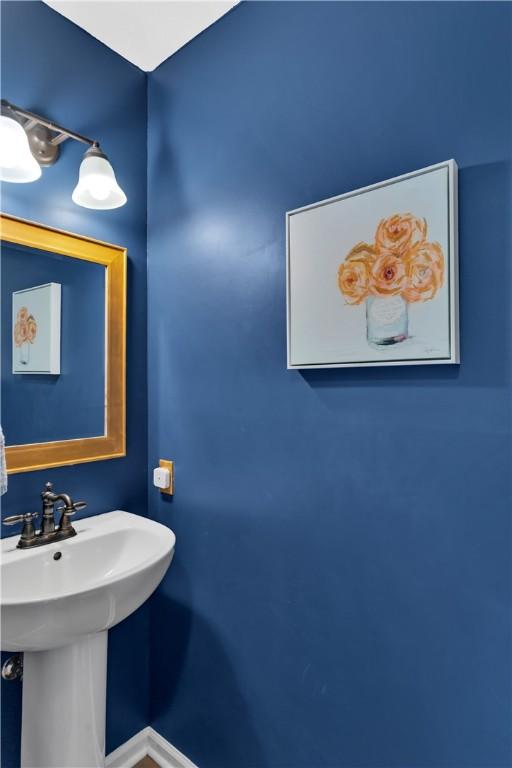 406 Pin Oak Ct, Coraopolis, PA 15108 - bathroom featuring baseboards and a sink