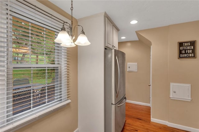 314 Sleepy Hollow Rd, Mt Lebanon, PA 15228 - kitchen with freestanding refrigerator, light wood-style floors, decorative light fixtures, a chandelier, and recessed lighting
