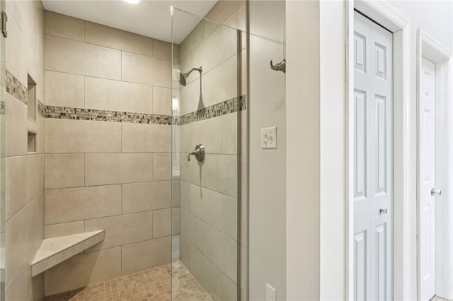 1386 Royal Oak Dr, Marshall, PA 15090 - full bathroom featuring tiled shower and a closet