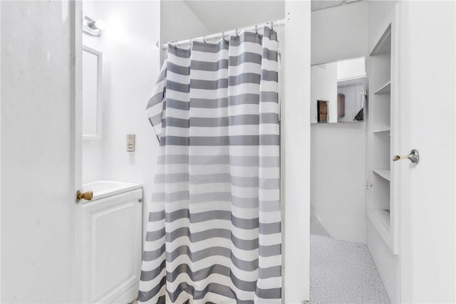 957-959 5th Ave, East Mckeesport, PA 15035 - full bathroom with vanity and curtained shower