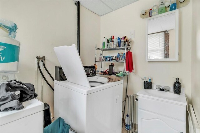 957-959 5th Ave, East Mckeesport, PA 15035 - laundry area featuring independent washer and dryer