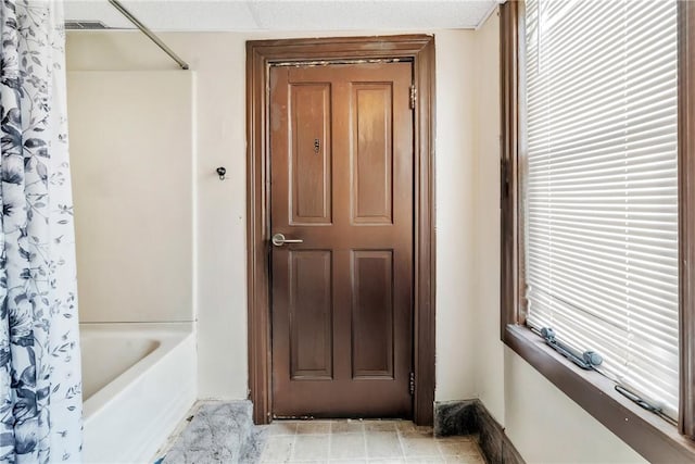 957-959 5th Ave, East Mckeesport, PA 15035 - bathroom featuring shower / tub combo with curtain