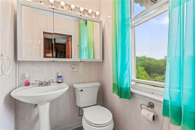 1908 Saint Paul St, South Side, PA 15203 - bathroom with tile walls and decorative backsplash
