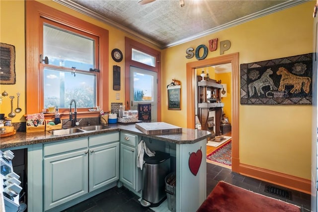 125 Richey Ave, Observatory Hill, PA 15214 - kitchen with crown molding, dark countertops, a peninsula, and a ceiling fan