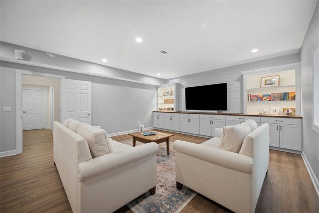 406 Oak Ridge Ct, Pine Twp Nal, PA 16046 - living room featuring wood finished floors and recessed lighting