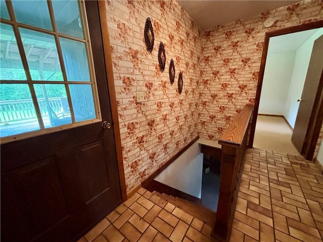 2105 Pulaski Rd, Neshannock Twp, PA 16105 - entryway featuring wallpapered walls and baseboards