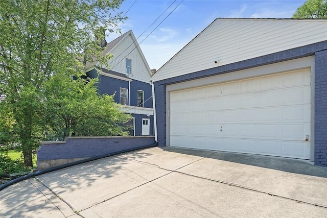 1037 Chislett St, Morningside, PA 15206 - garage featuring concrete driveway