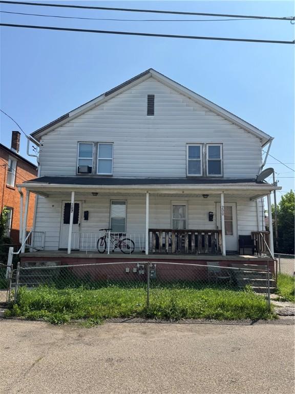 200 Jarvis St, Aliquippa, PA 15001 - view of front facade featuring a porch