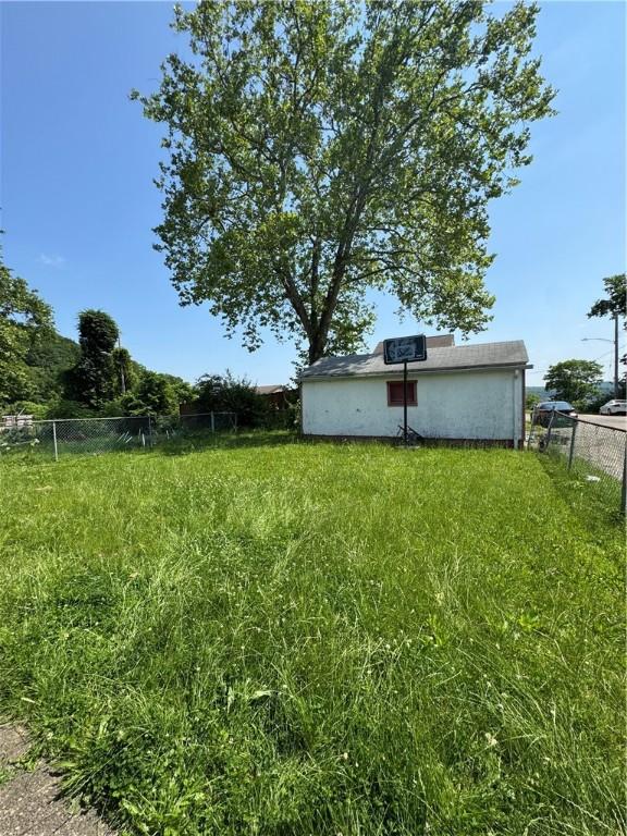 200 Jarvis St, Aliquippa, PA 15001 - view of yard
