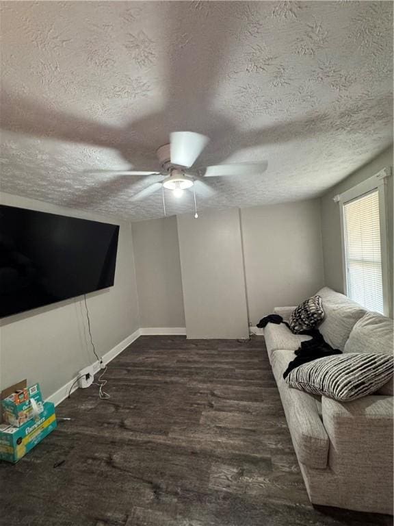 200 Jarvis St, Aliquippa, PA 15001 - living area featuring a ceiling fan, a textured ceiling, and wood finished floors