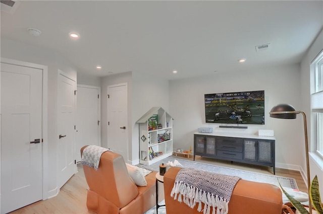 493 Nolan Cir, Cranberry Twp, PA 16066 - living room with light wood-type flooring and recessed lighting