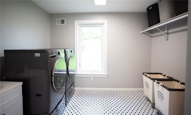 255 Camp Run Rd, Lancaster Twp, PA 16037 - laundry room featuring washer and clothes dryer and light floors
