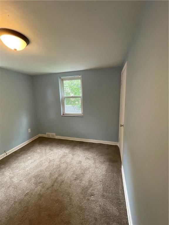 1114 Ingham St, Marshall Shadeland, PA 15212 - carpeted empty room with baseboards