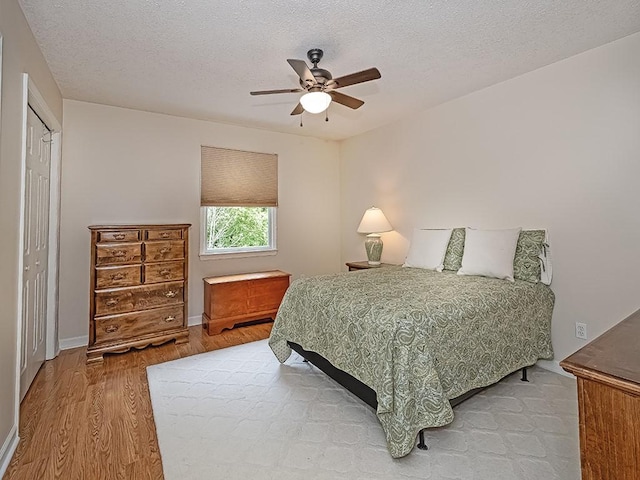 406 Country View Dr, Lower Burrell, PA 15068 - bedroom featuring wood finished floors, a textured ceiling, and ceiling fan