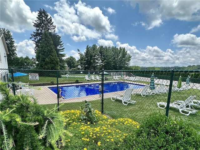 2673 Hunters Point Dr, Franklin Park, PA 15090 - photo 2