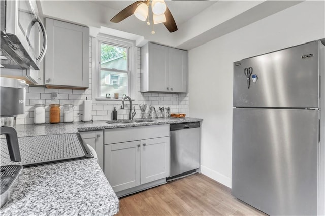 18 Allegheny Ave, South Fayette, PA 15031 - kitchen featuring stainless steel appliances, a ceiling fan, tasteful backsplash, light wood-type flooring, and gray cabinets