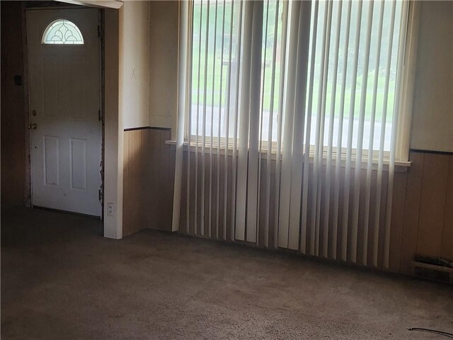 1340 Silver Ln, Robinson Twp Nwa, PA 15108 - entrance foyer featuring wainscoting and carpet flooring