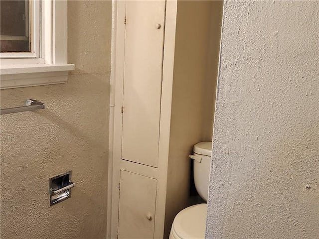 1340 Silver Ln, Robinson Twp Nwa, PA 15108 - bathroom featuring a textured wall