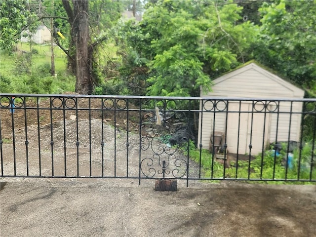 1340 Silver Ln, Robinson Twp Nwa, PA 15108 - view of gate