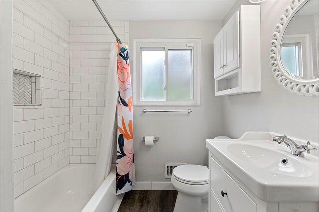 601 4th St, Penn Hills, PA 15147 - bathroom with vanity, shower / tub combo with curtain, and wood finished floors