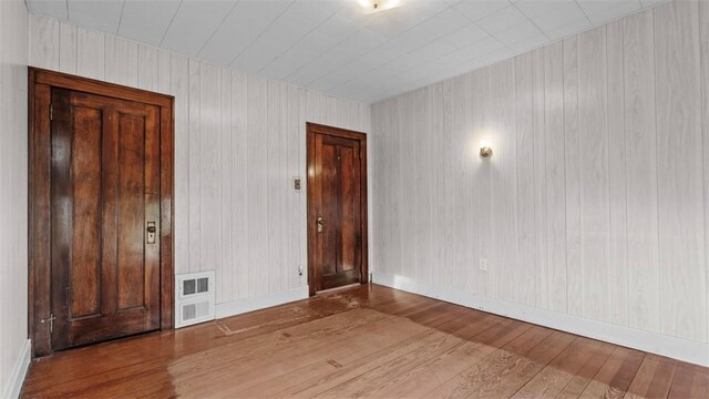 304 Wylie Ave, Elizabeth Twp/Boro, PA 15037 - empty room with wood-type flooring and baseboards
