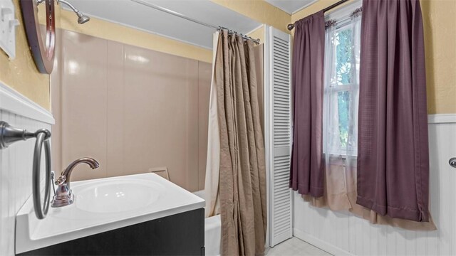 304 Wylie Ave, Elizabeth Twp/Boro, PA 15037 - full bathroom with shower / tub combo and vanity