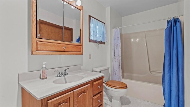 304 Wylie Ave, Elizabeth Twp/Boro, PA 15037 - full bathroom with vanity and shower / tub combo with curtain